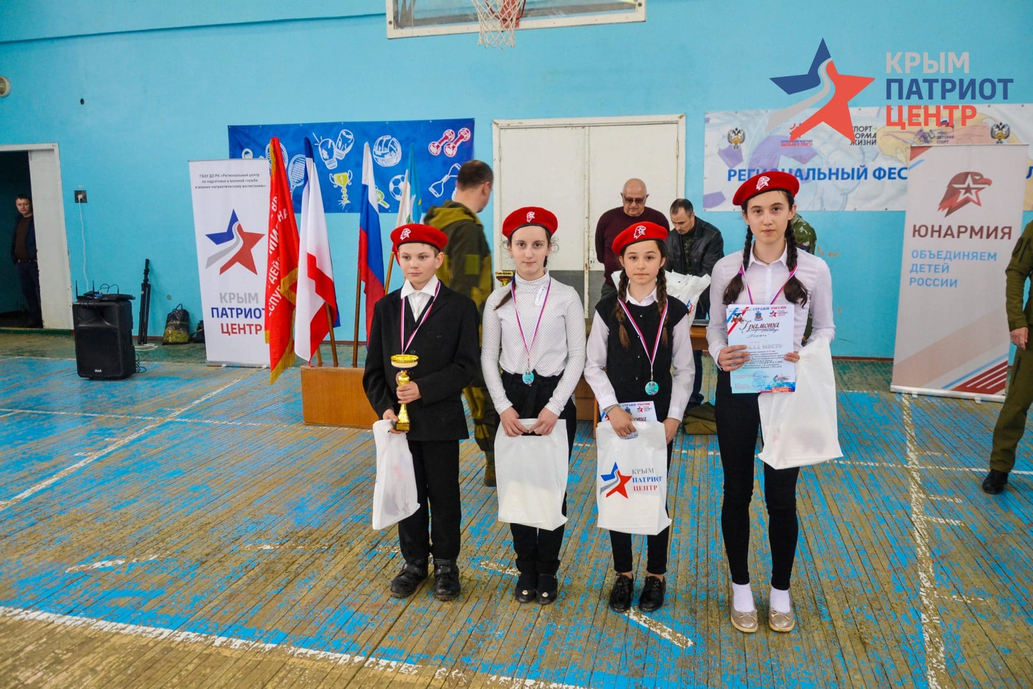 Спортивная школа красногвардейского района. Спорткомплекс Петровка Красногвардейский р-он. Спортивный комплекс село Петровка. Будущее Стражи России соревнования 2022 Красногвардейский район март. Воссоединение Крыма с Россией для детей спортивный досуг.