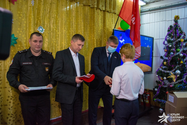 Торжественная клятва юнармейца, кулинарные мастер классы и новогодние подарки